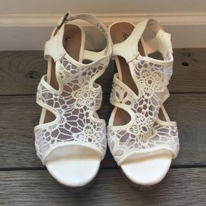 American Eagle off White Lace Wedges